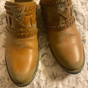 Circle G ankle boots